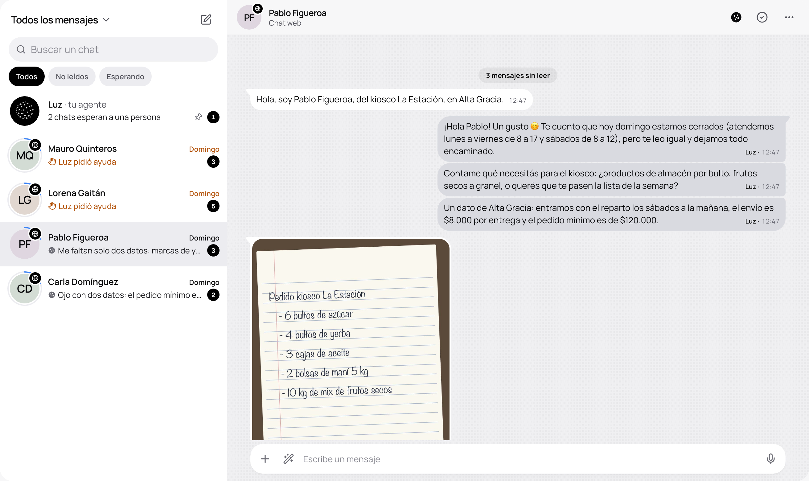 El buzón con una conversación abierta y el campo Escribe un mensaje abajo.