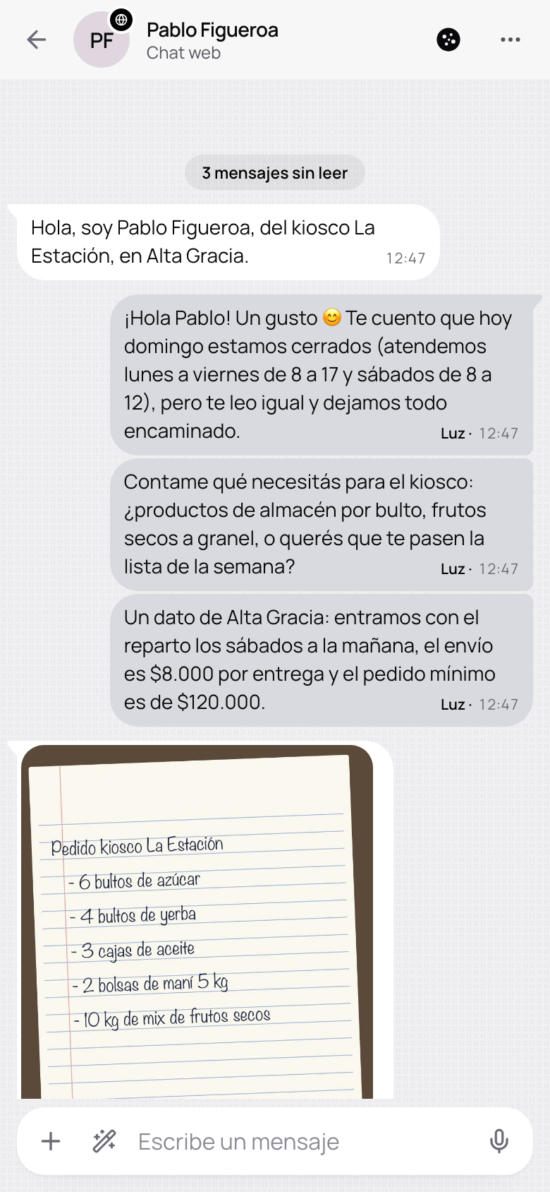 El buzón con una conversación abierta y el campo Escribe un mensaje abajo.