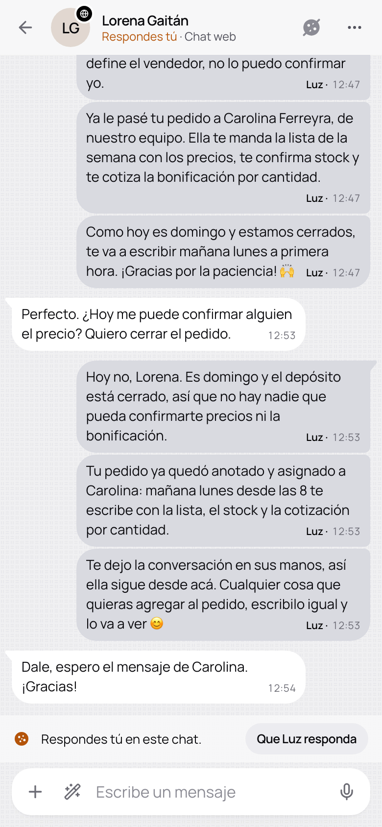 Una conversación que tomó la dueña: Respondes tú en este chat y el botón para devolvérsela al agente.