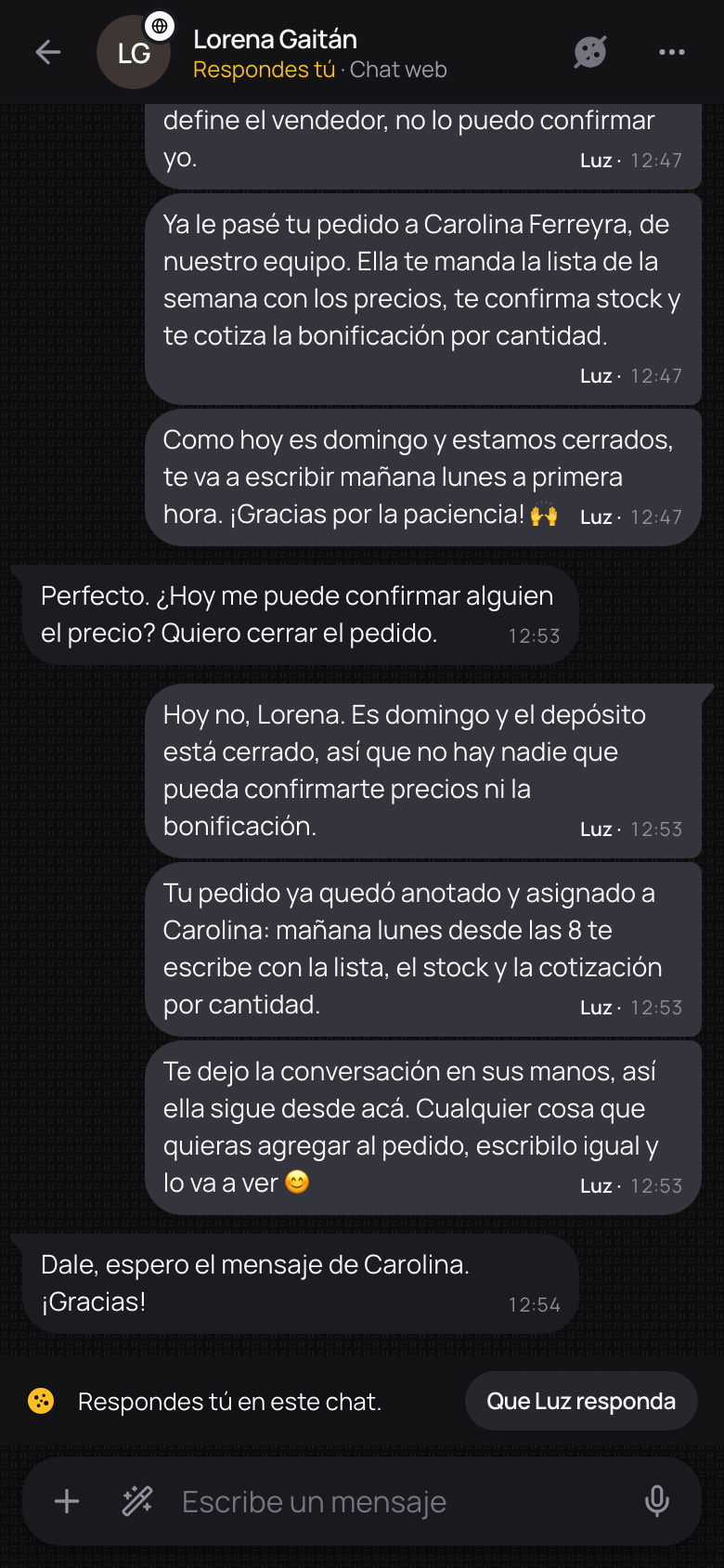Una conversación que tomó la dueña: Respondes tú en este chat y el botón para devolvérsela al agente.