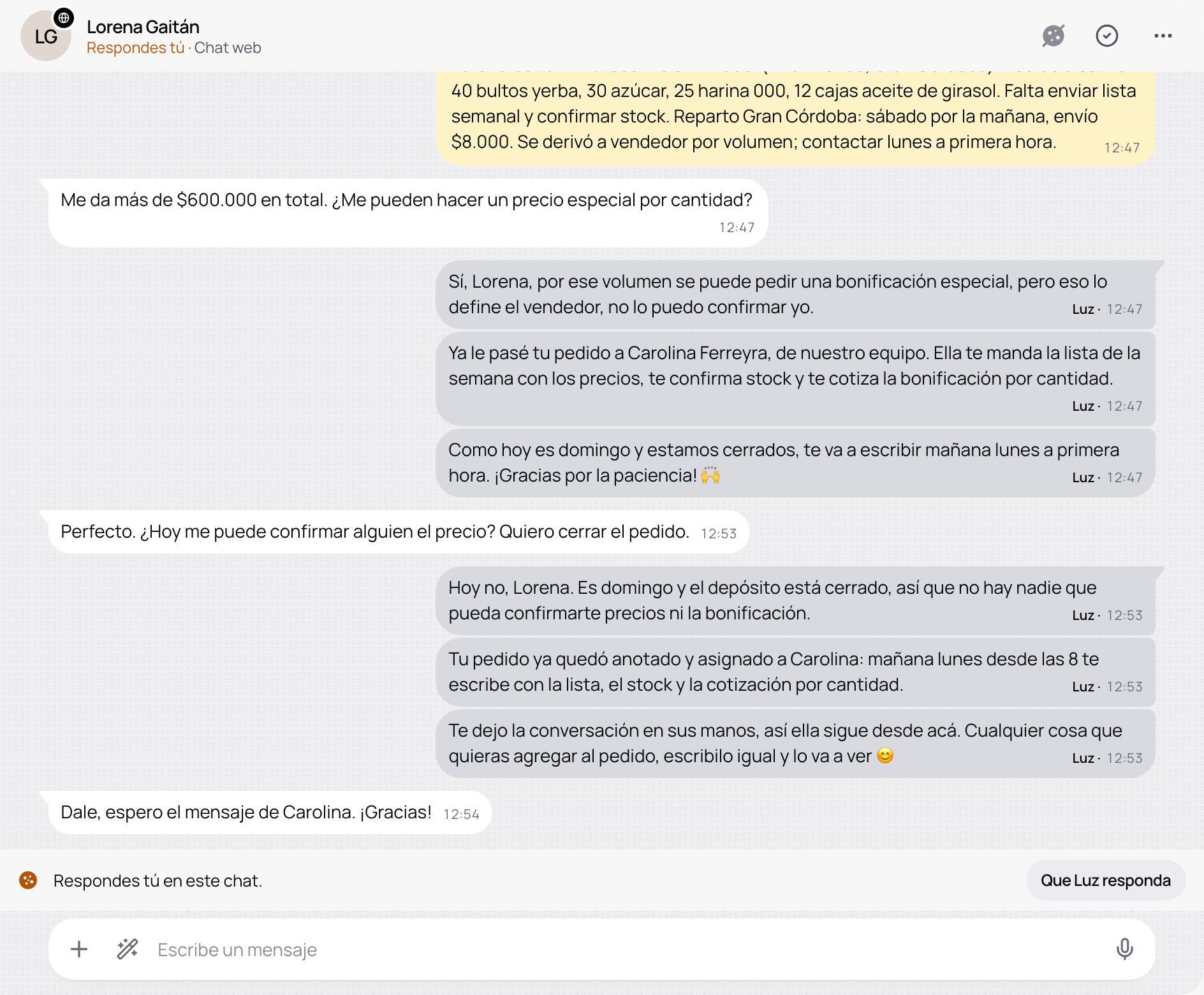 Una conversación que tomó la dueña: Respondes tú en este chat y el botón para devolvérsela al agente.