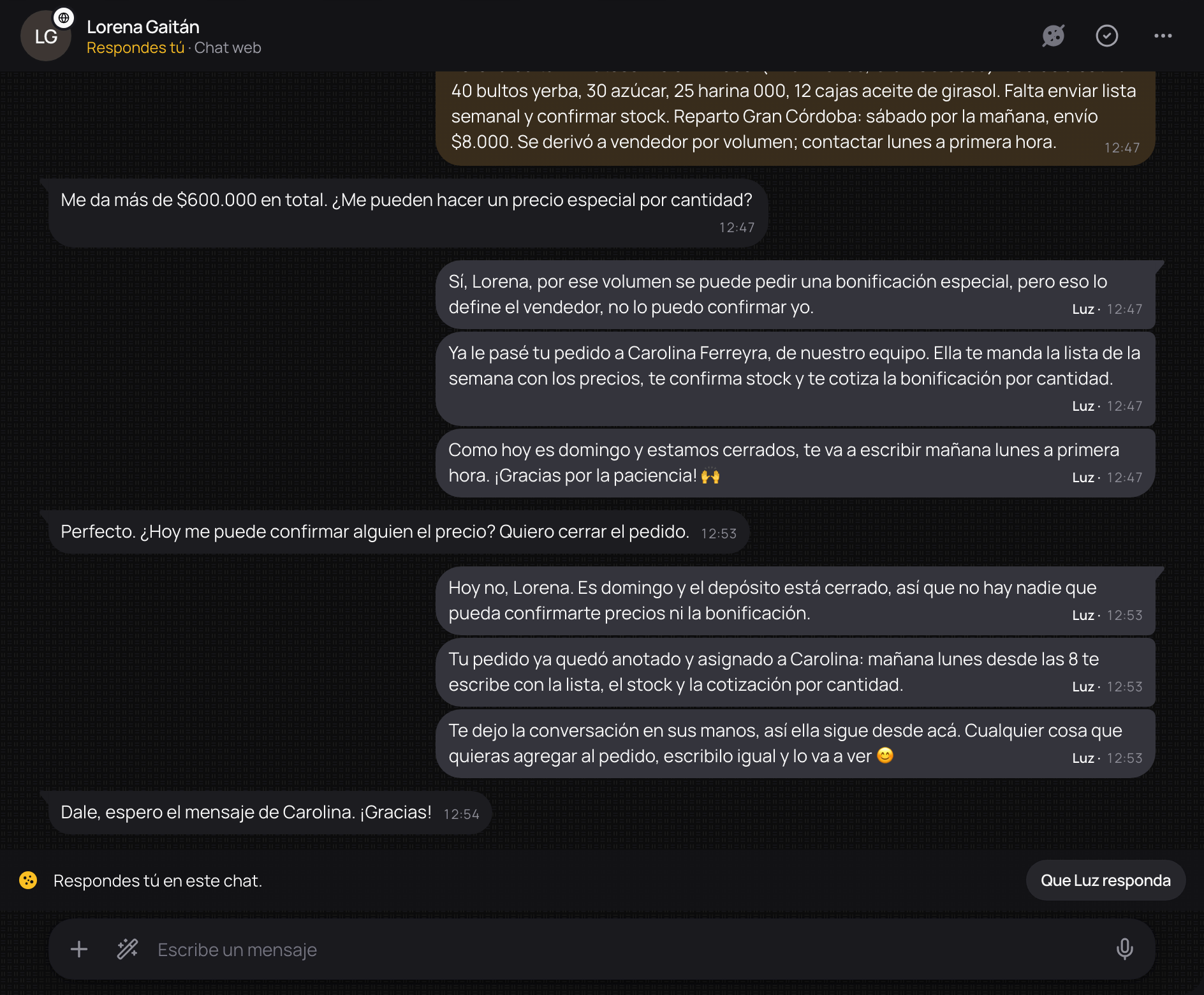 Una conversación que tomó la dueña: Respondes tú en este chat y el botón para devolvérsela al agente.