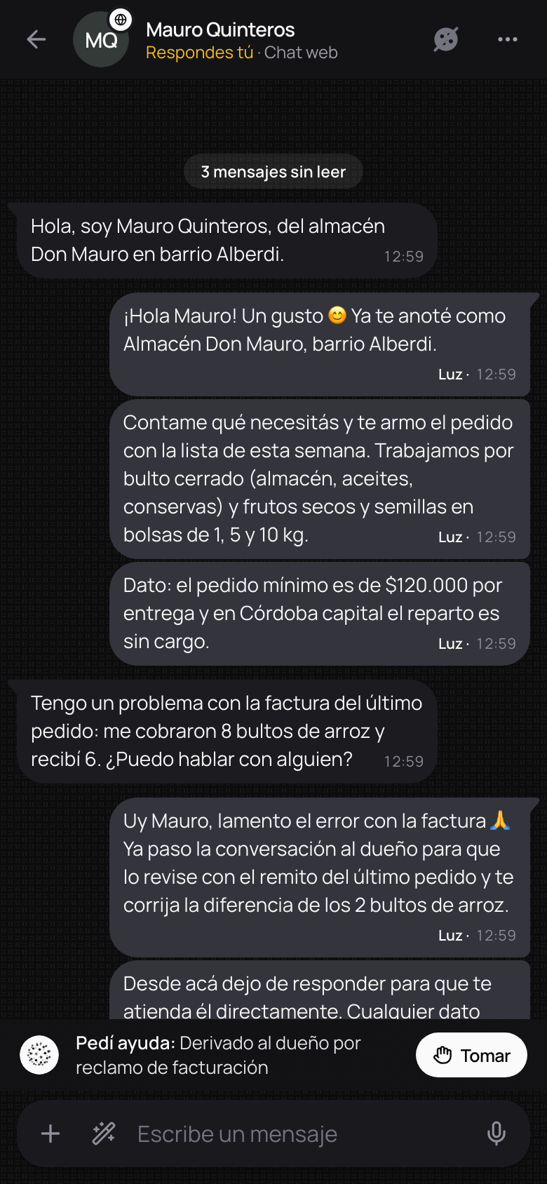 El buzón en Esperando con el chat que el agente pasó al equipo: el motivo y Tomar.