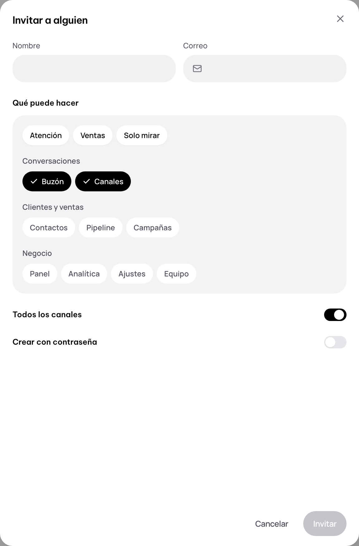 Invitar a alguien: nombre, correo, qué puede hacer con Atención, Ventas y Solo mirar, e Invitar.