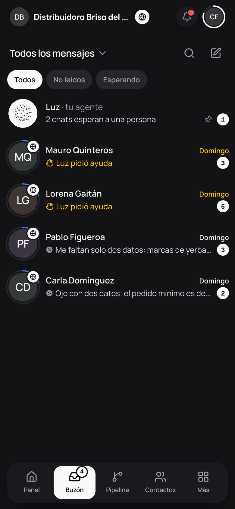 El buzón con el chat del agente anclado arriba de las conversaciones.